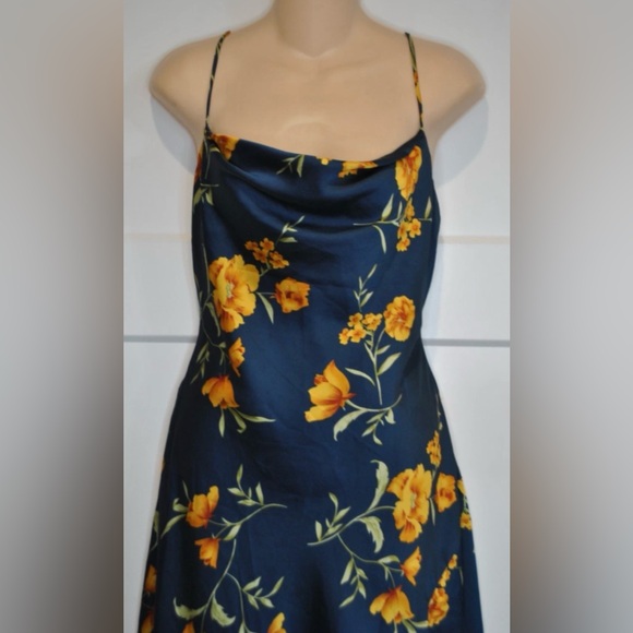 ASTR THE LABEL Gaia Slip Satin Midi Floral Dress size M NWT - Picture 5 of 7